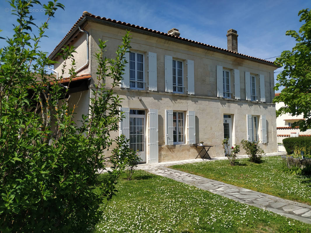 Maison à JONZAC