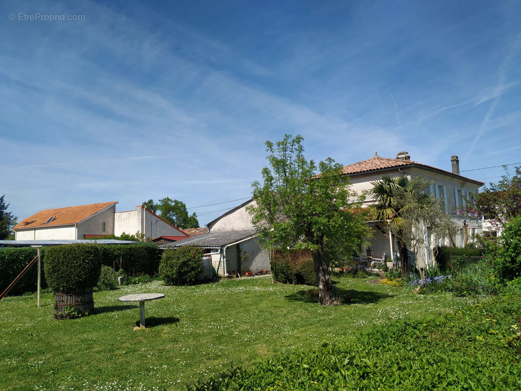 Maison à JONZAC