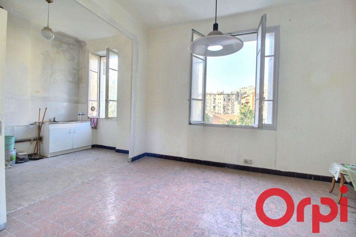 Appartement à MARSEILLE-3E