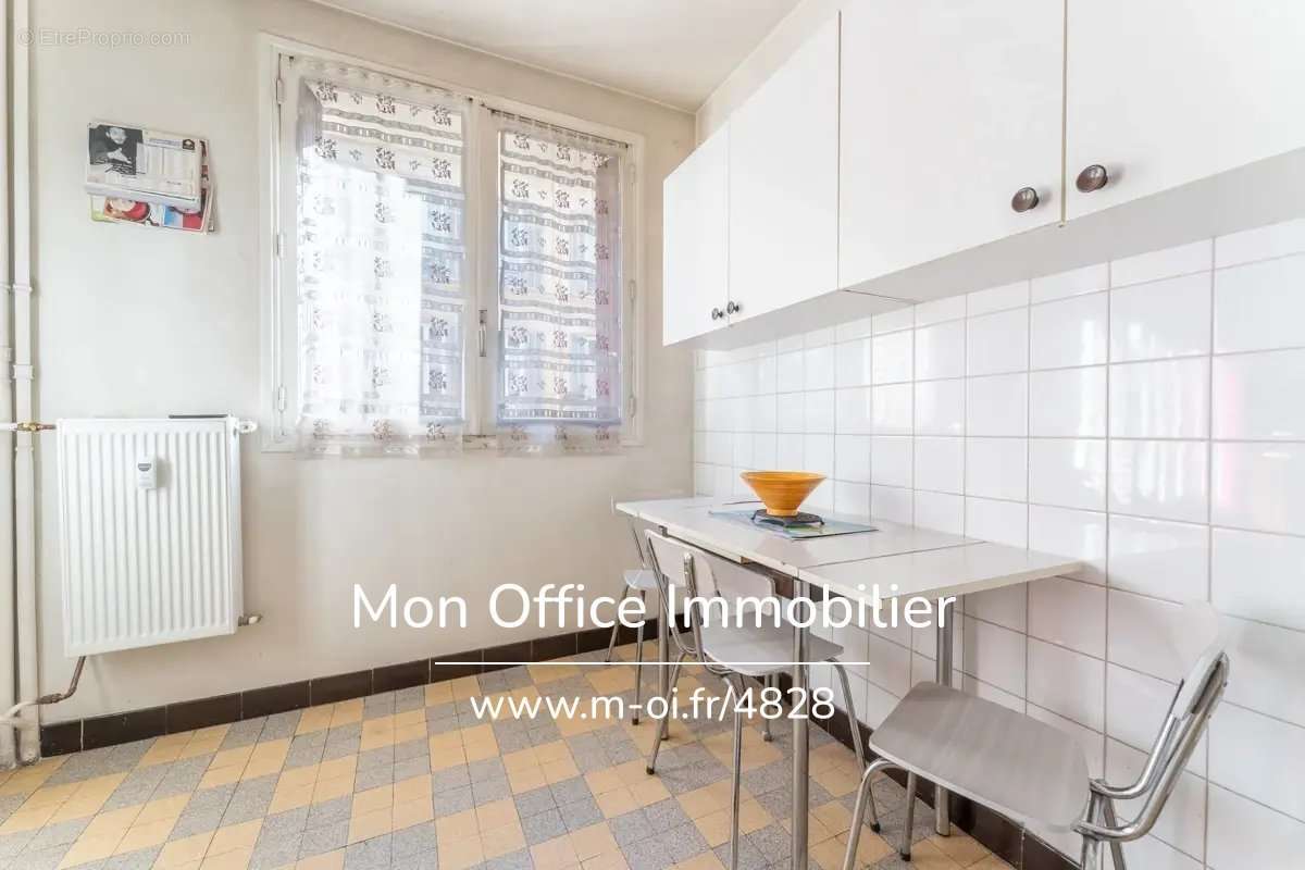 Appartement à MARSEILLE-4E