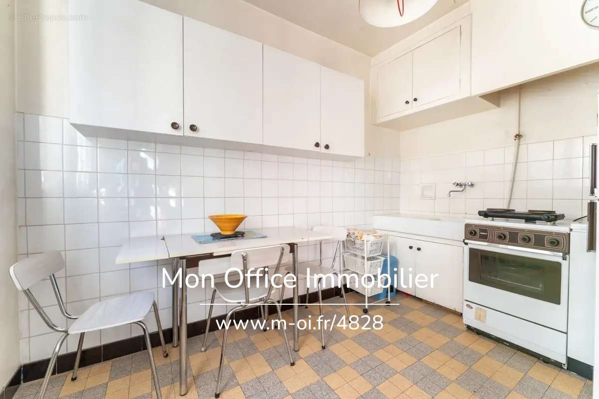 Appartement à MARSEILLE-4E