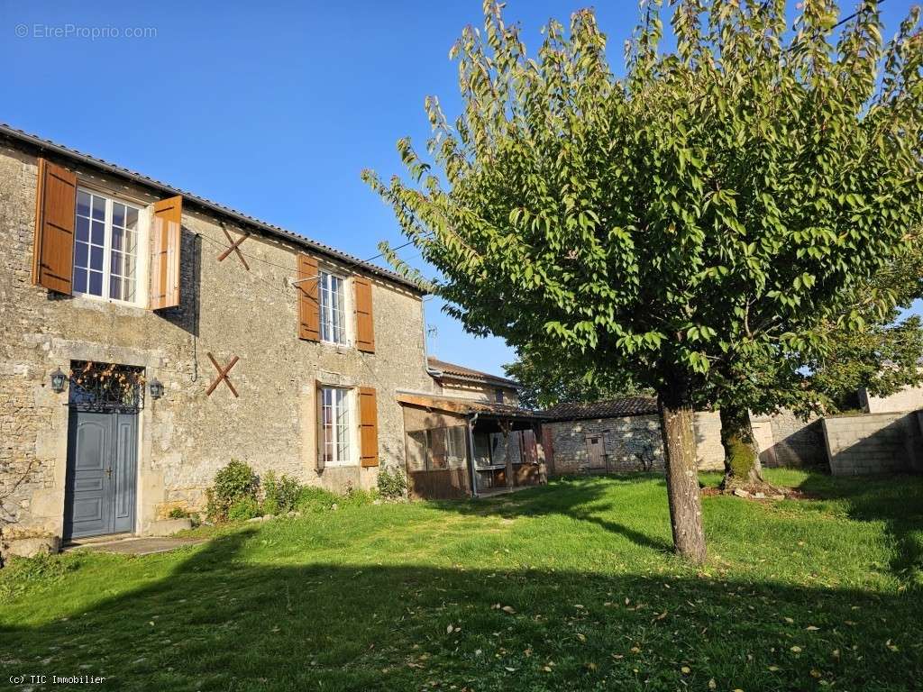 Maison à VERTEUIL-SUR-CHARENTE