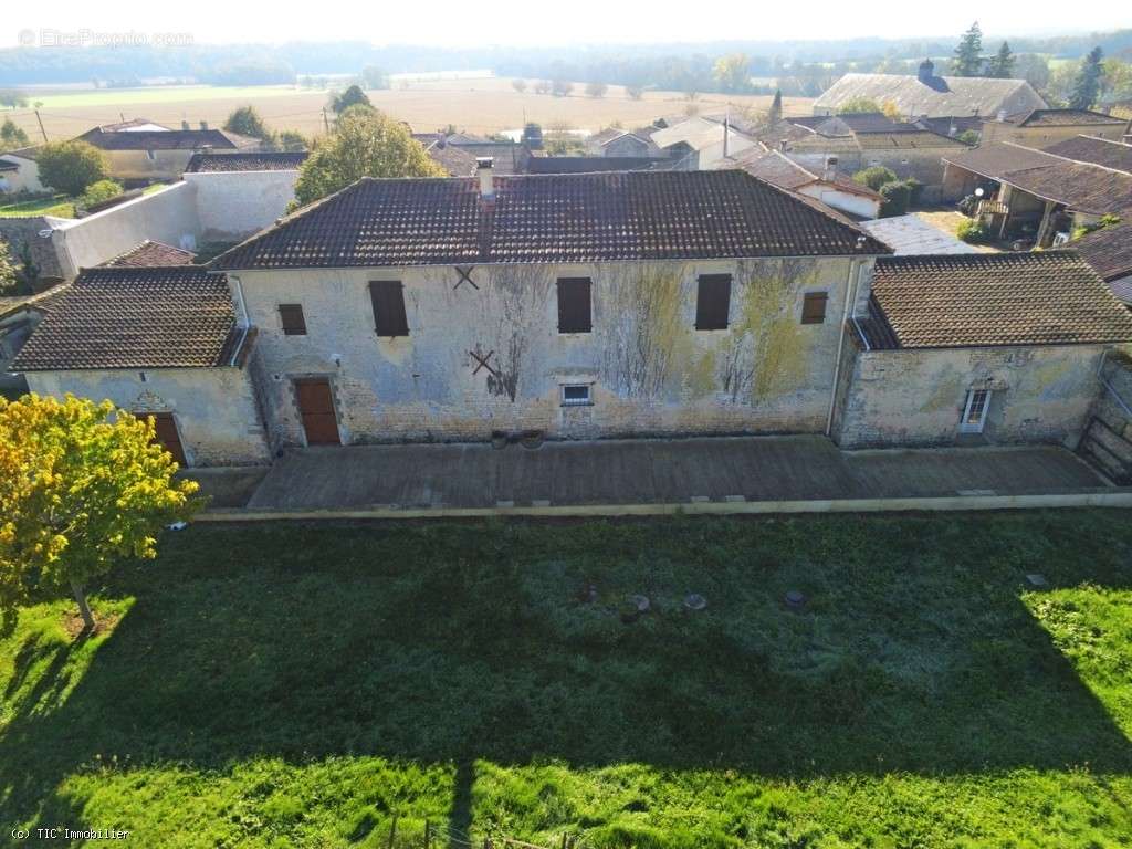 Maison à VERTEUIL-SUR-CHARENTE