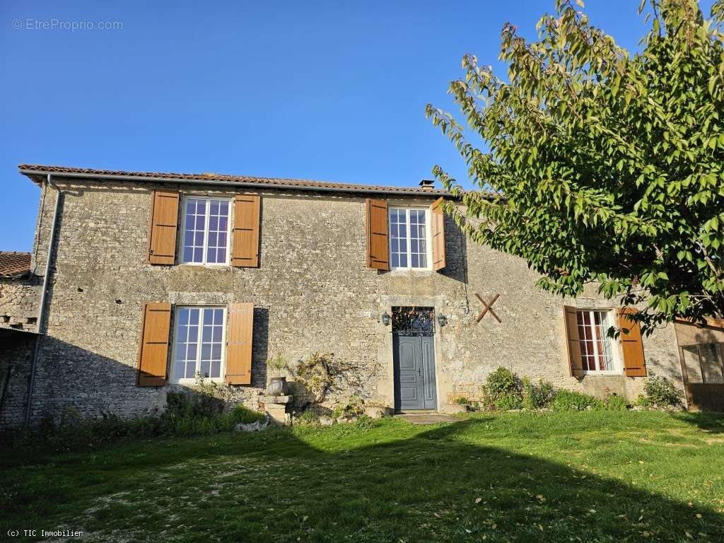 Maison à VERTEUIL-SUR-CHARENTE