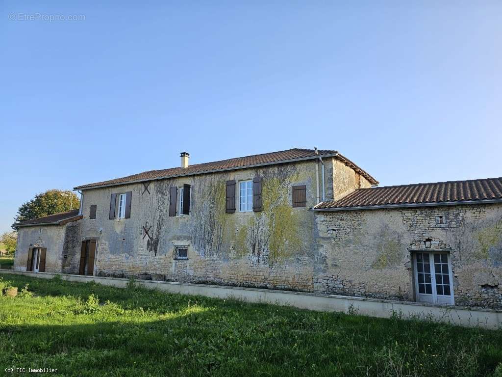 Maison à VERTEUIL-SUR-CHARENTE