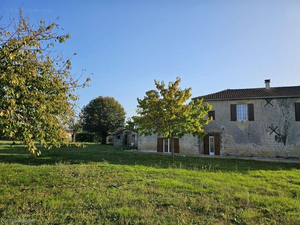 Maison à VERTEUIL-SUR-CHARENTE