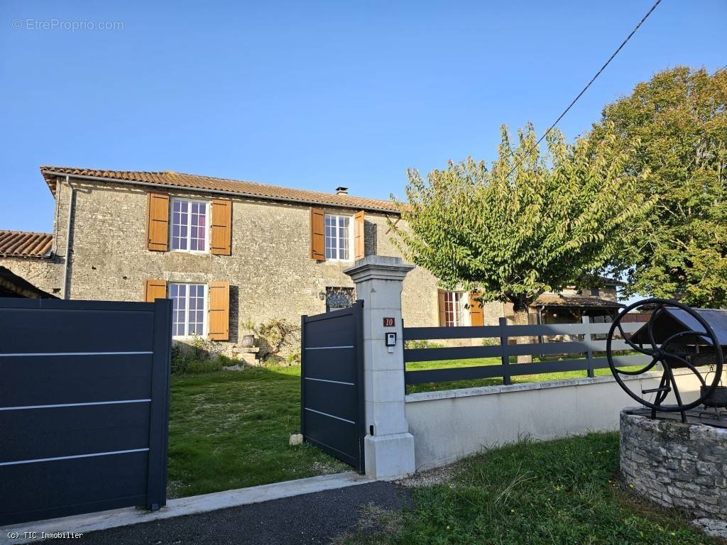 Maison à VERTEUIL-SUR-CHARENTE