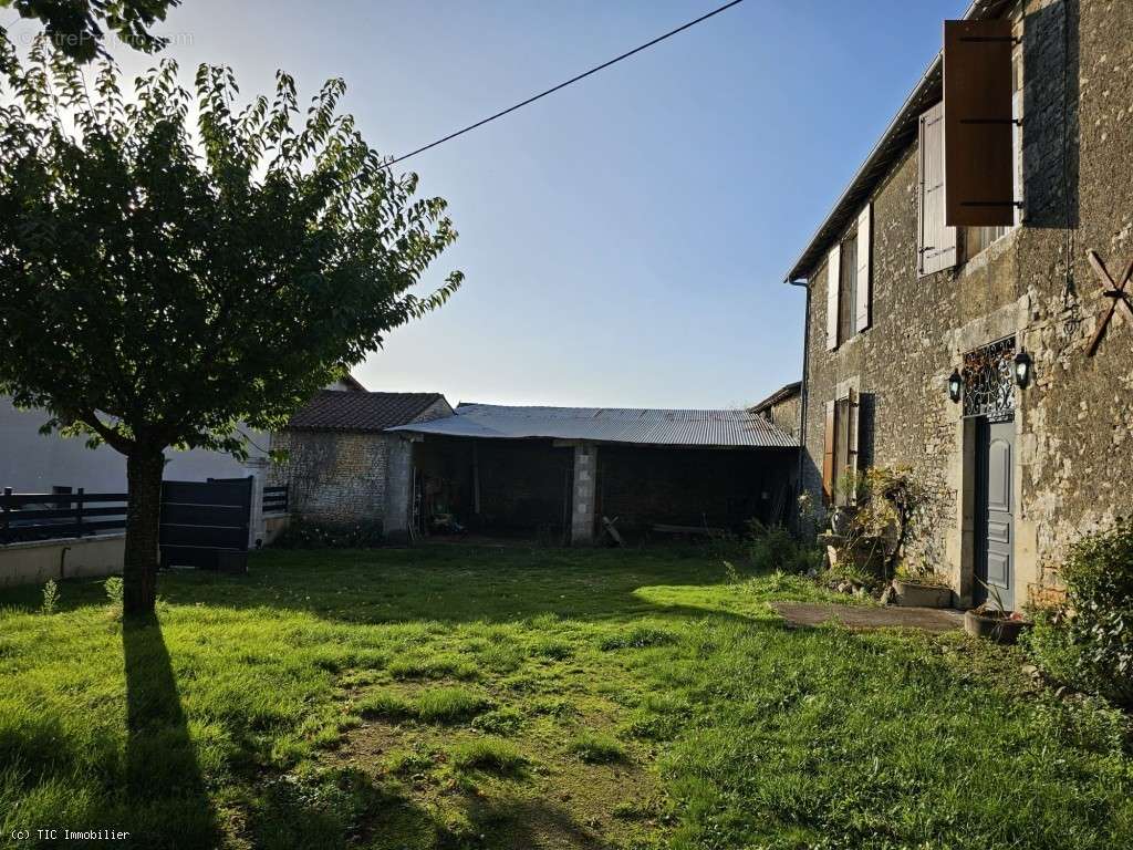 Maison à VERTEUIL-SUR-CHARENTE