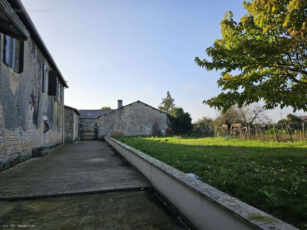 Maison à VERTEUIL-SUR-CHARENTE