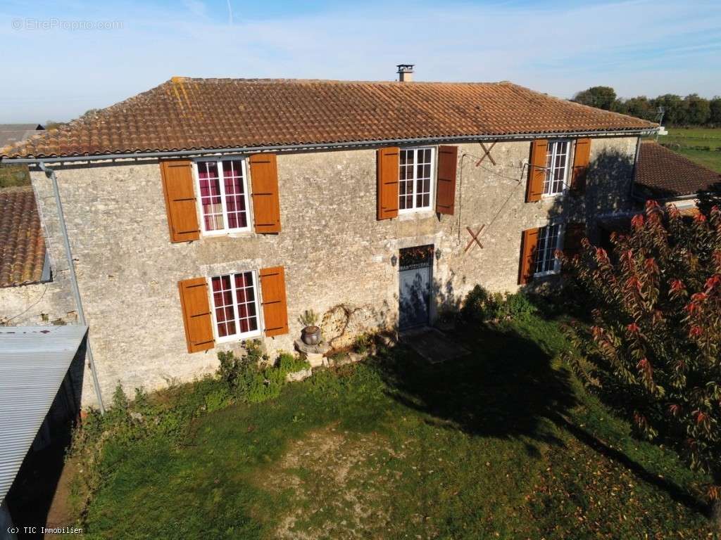 Maison à VERTEUIL-SUR-CHARENTE