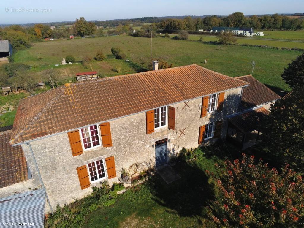 Maison à VERTEUIL-SUR-CHARENTE