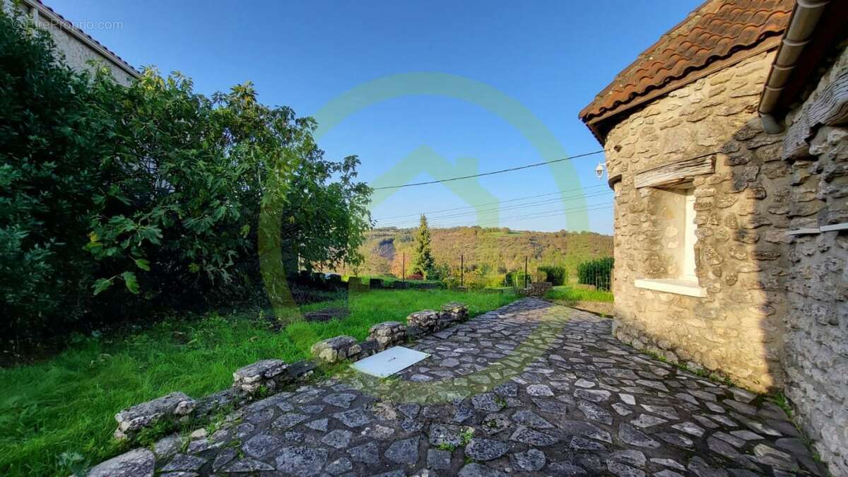 Maison à RUELLE-SUR-TOUVRE