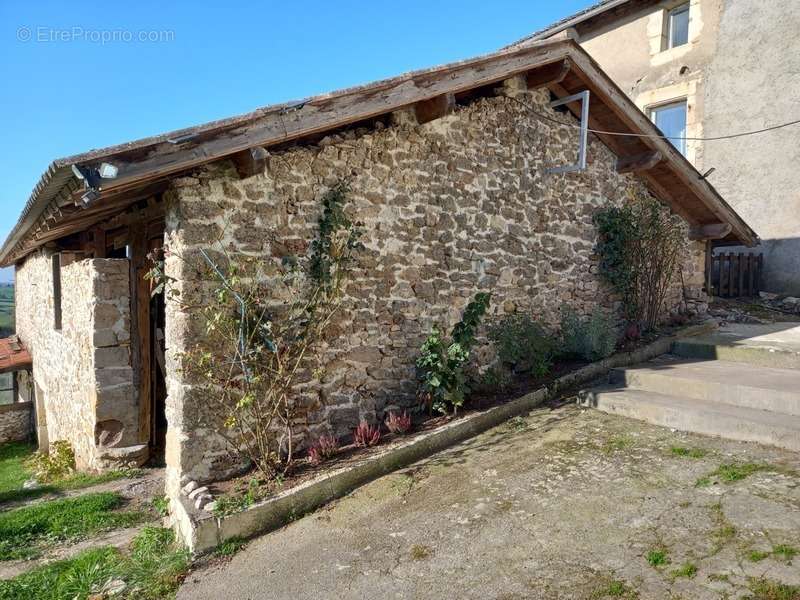 Maison à SAINT-SANTIN-DE-MAURS