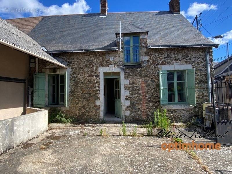 Maison à BEAULIEU-SUR-LAYON