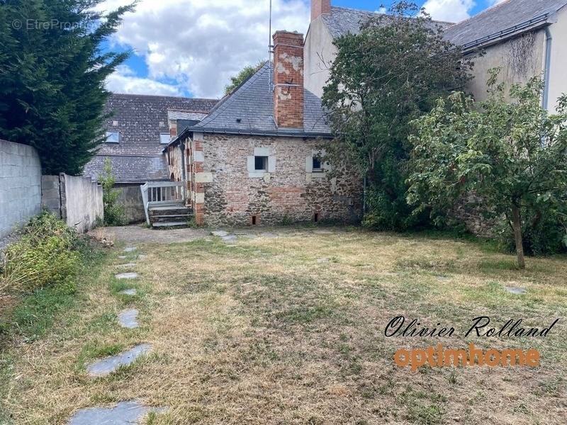 Maison à BEAULIEU-SUR-LAYON