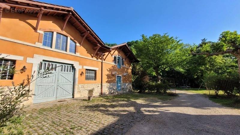 Maison à CHARENTAY