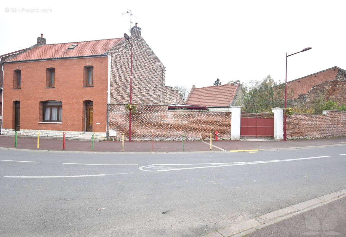 Maison à MONCHECOURT