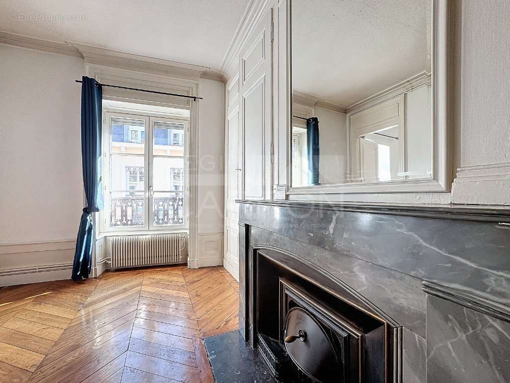 Appartement à LYON-1E