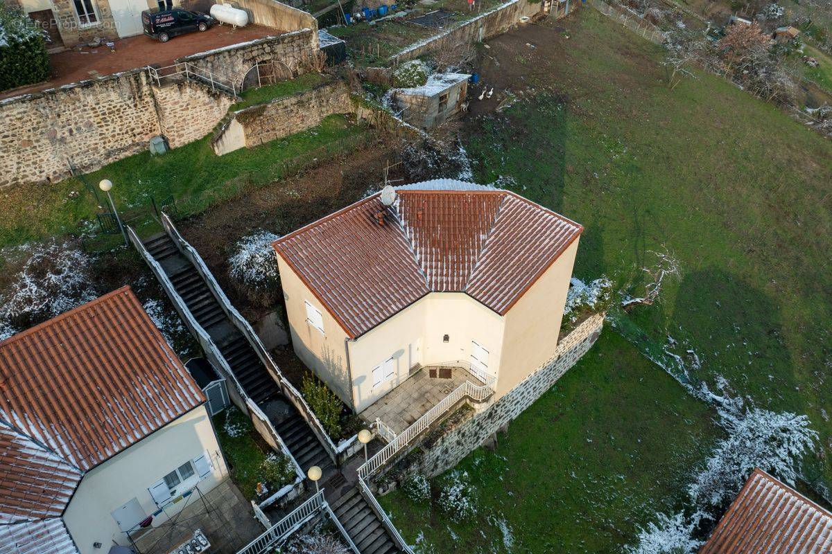 Appartement à SAINT-FORGEUX