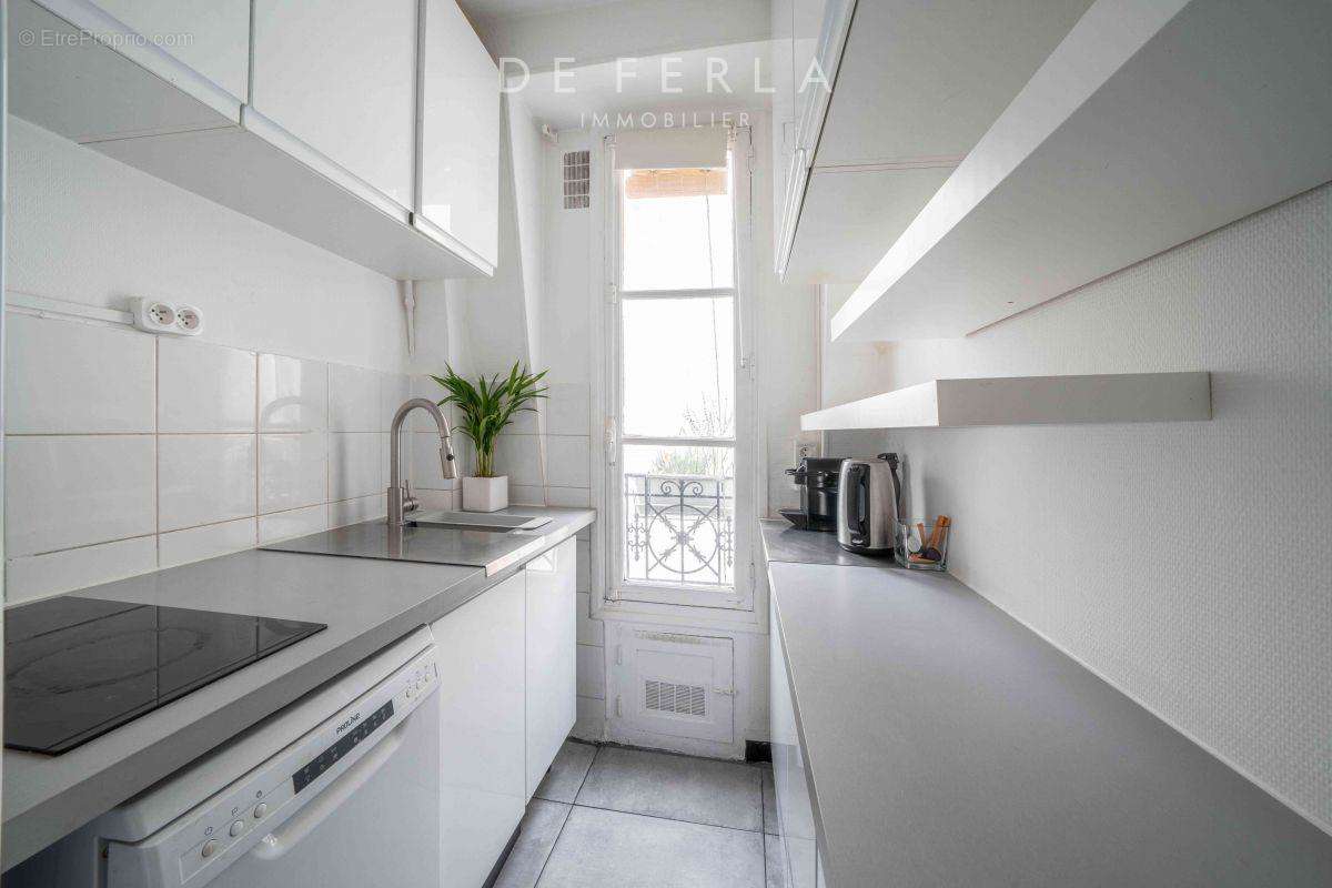 Appartement à PARIS-16E