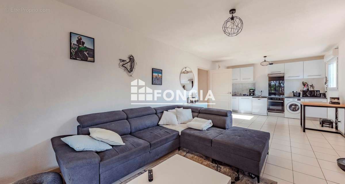 Appartement à ROQUEBRUNE-SUR-ARGENS