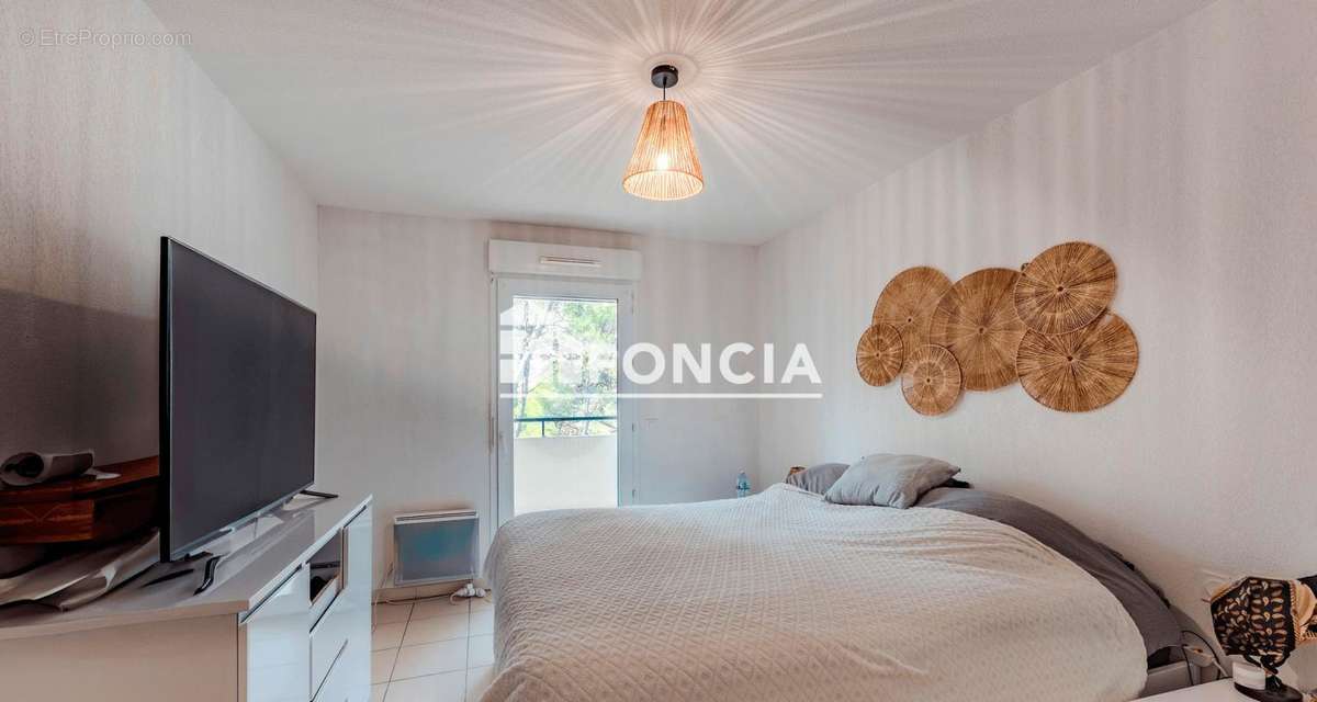 Appartement à ROQUEBRUNE-SUR-ARGENS