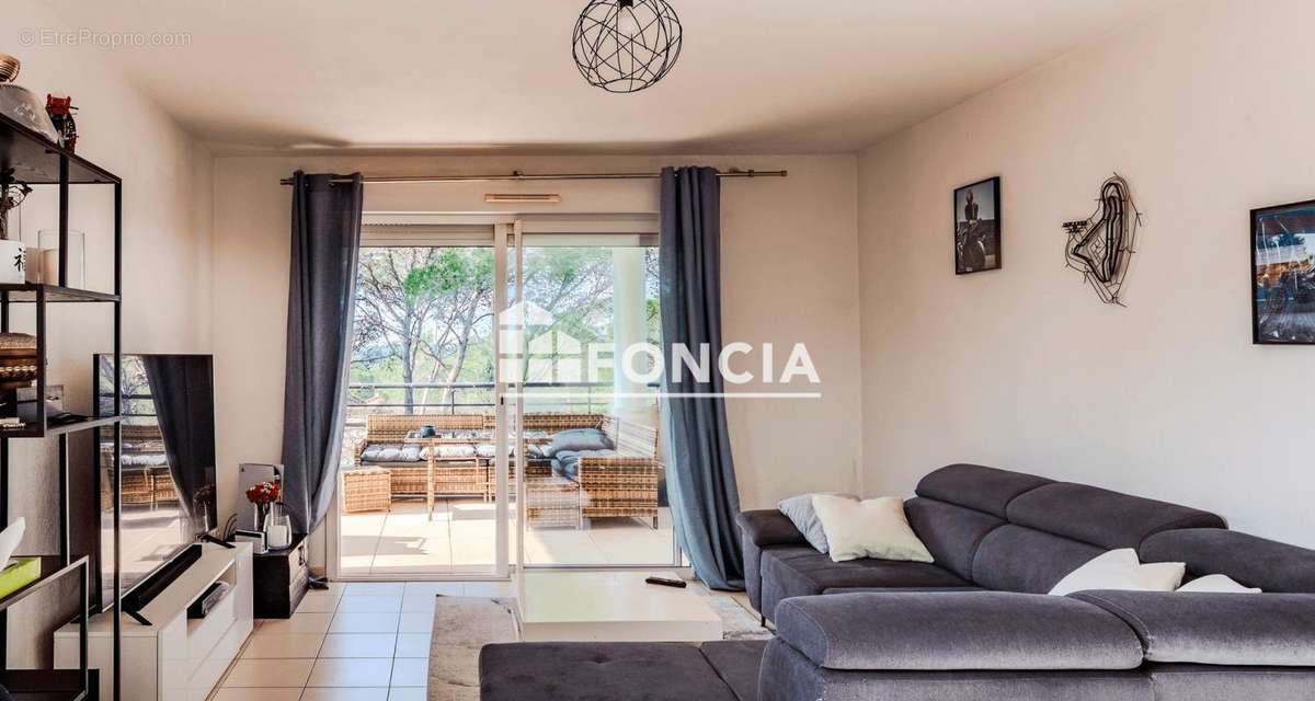 Appartement à ROQUEBRUNE-SUR-ARGENS