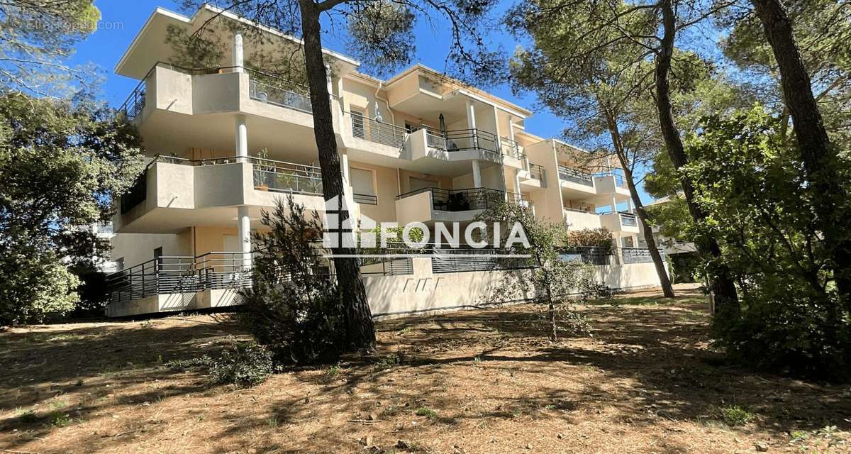 Appartement à ROQUEBRUNE-SUR-ARGENS