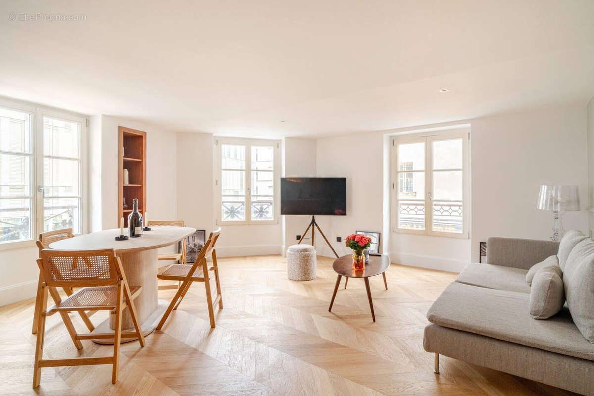 Appartement à PARIS-7E