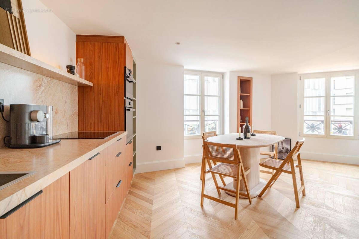 Appartement à PARIS-7E