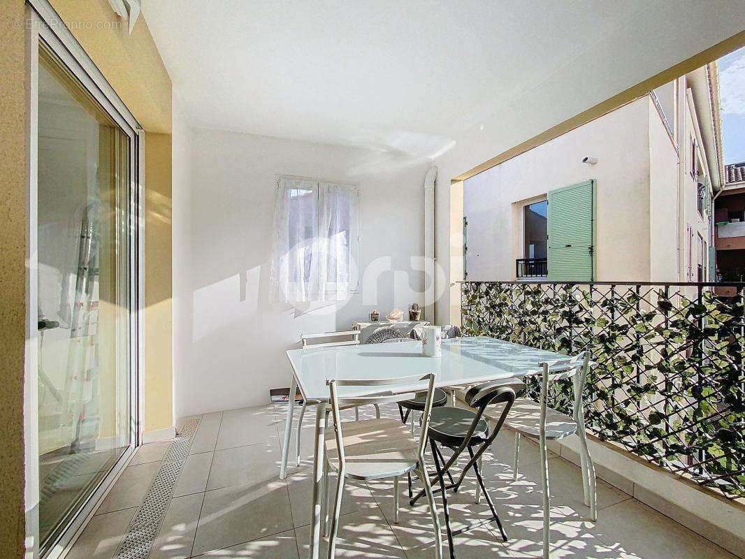 Appartement à ROQUEBRUNE-SUR-ARGENS