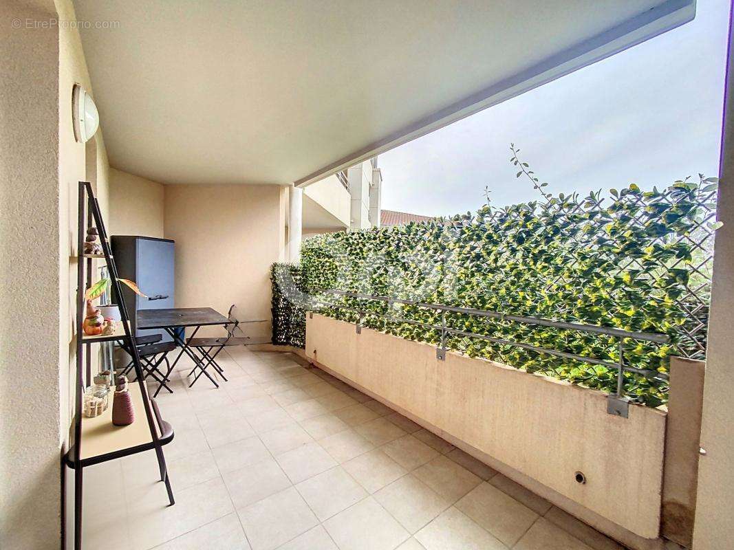 Appartement à ROQUEBRUNE-SUR-ARGENS