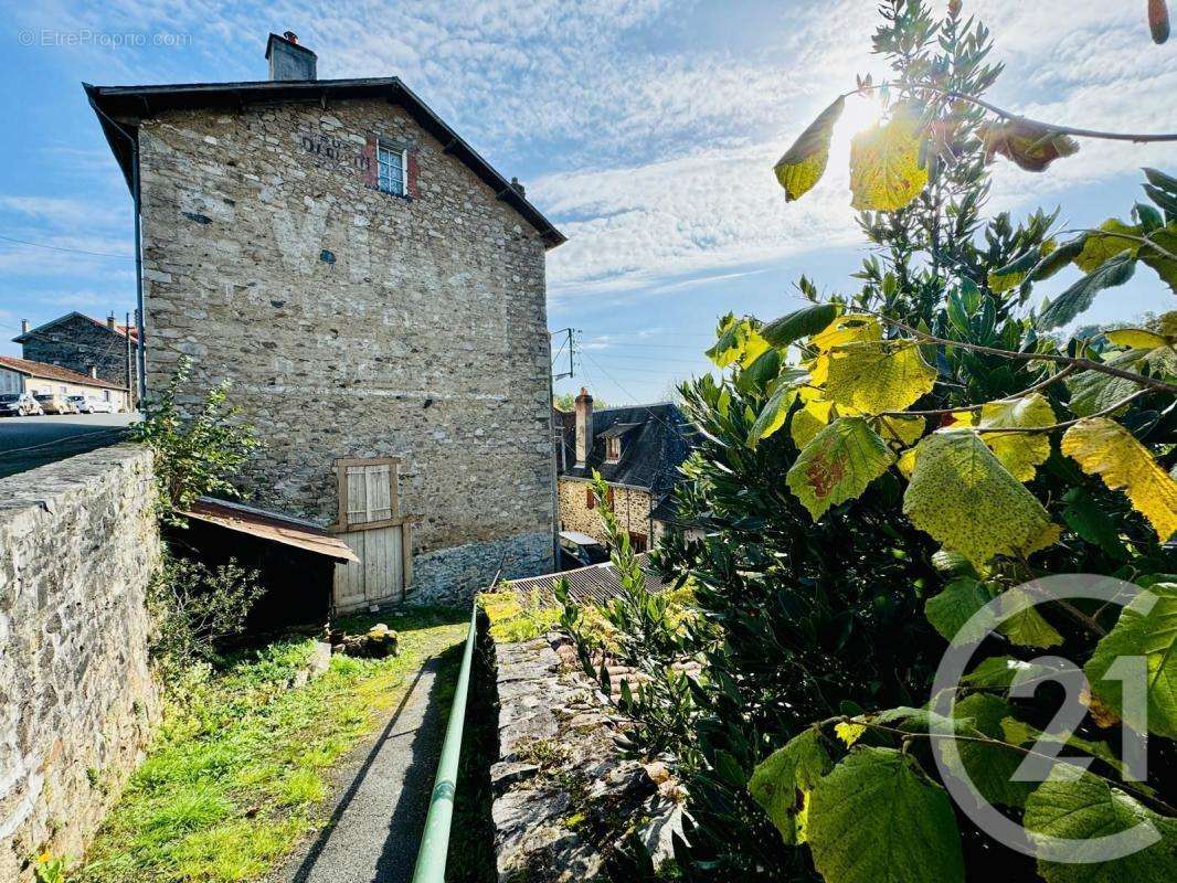 Maison à PIERRE-BUFFIERE