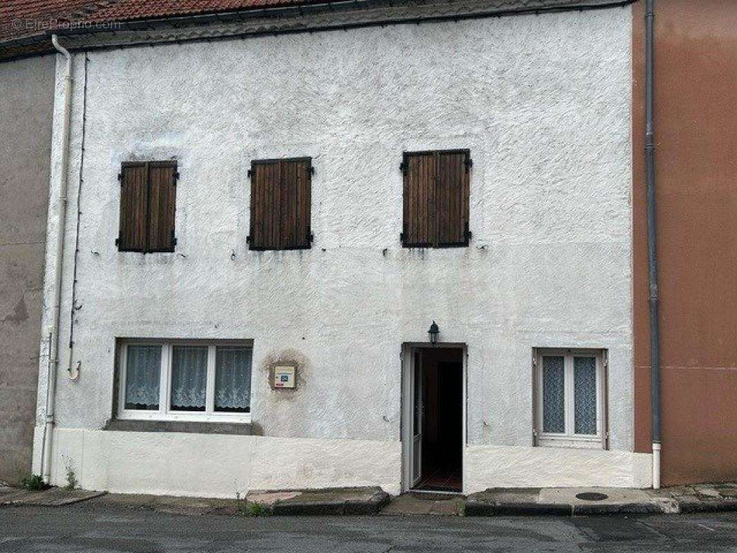 Maison à CHATEL-MONTAGNE