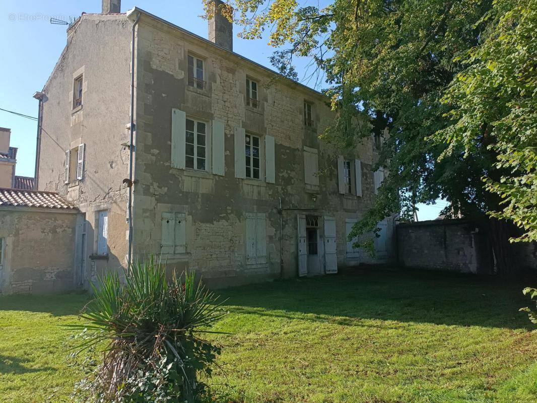 Maison à FONTENAY-LE-COMTE