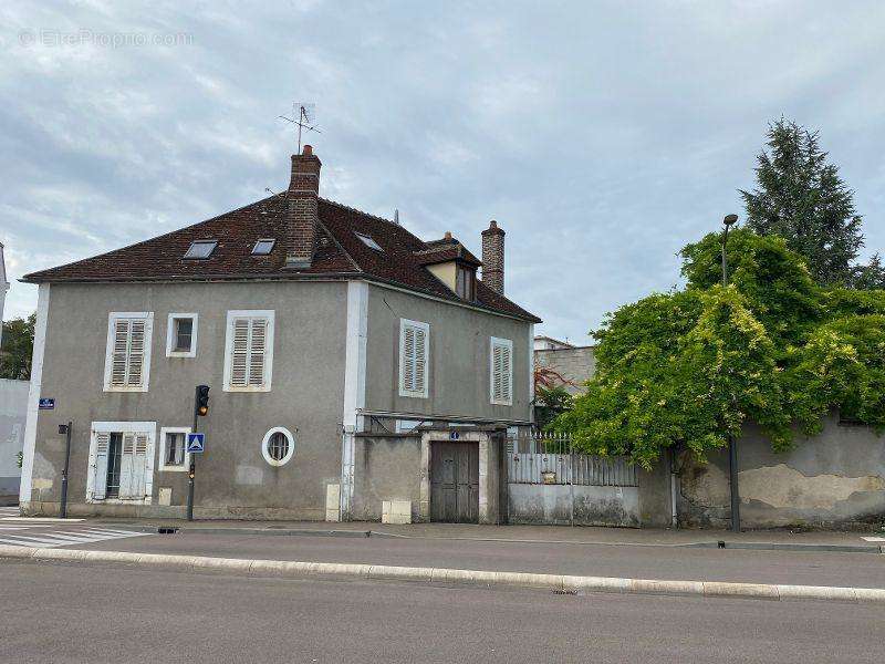 Maison à AUXERRE