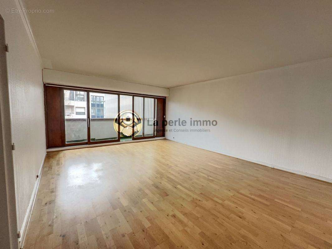 Appartement à PARIS-20E