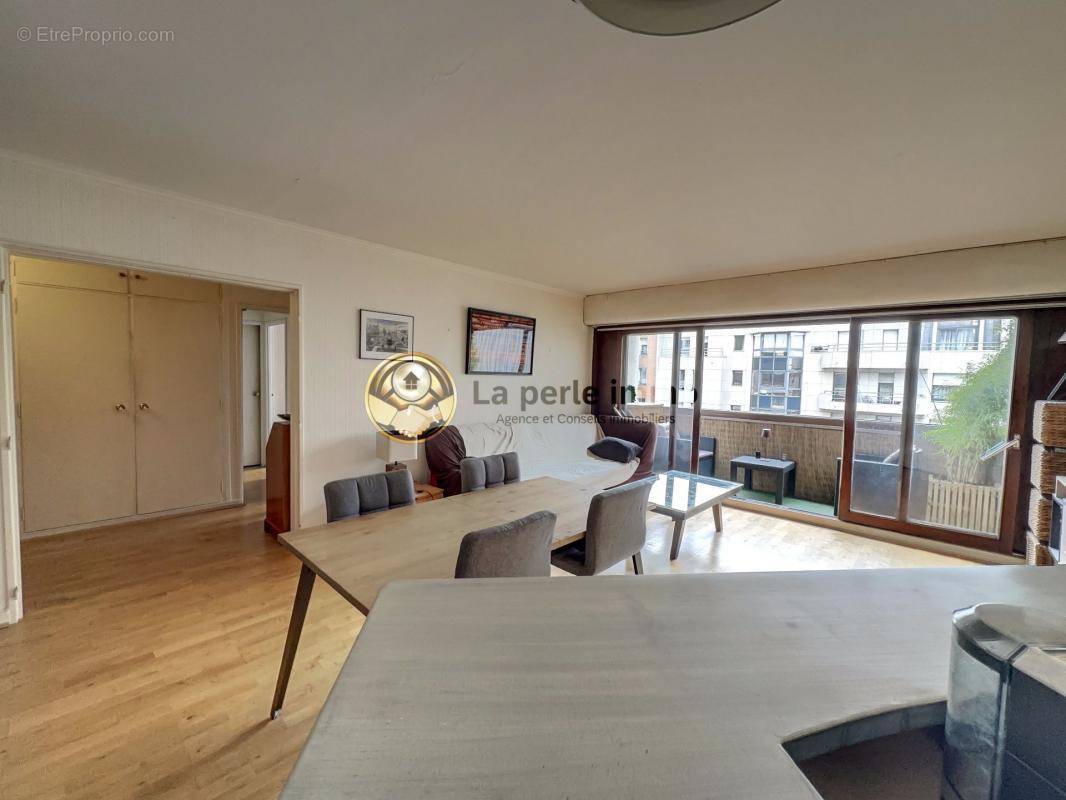 Appartement à PARIS-20E