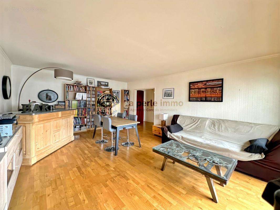 Appartement à PARIS-20E