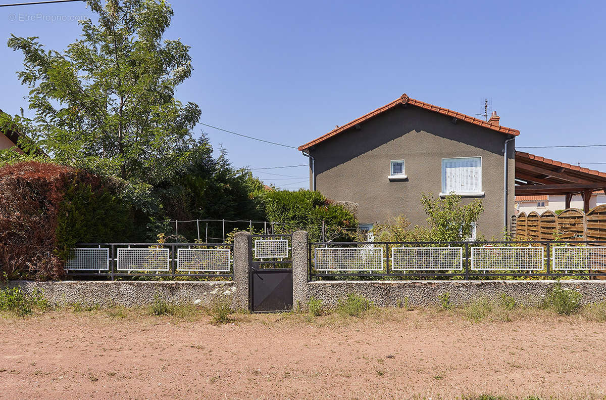 Maison à RIORGES