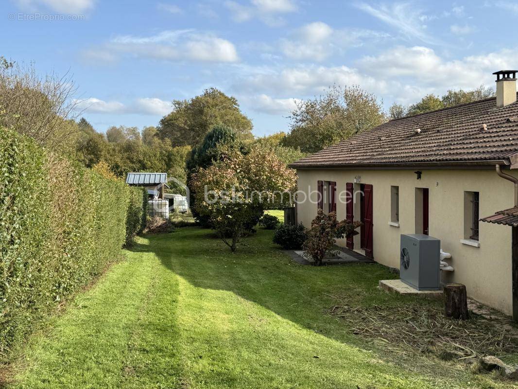 Maison à MAGNAC-BOURG