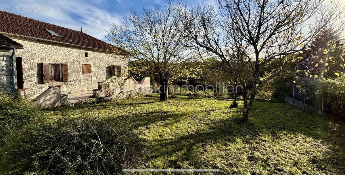 Maison à MONTAIGU-DE-QUERCY