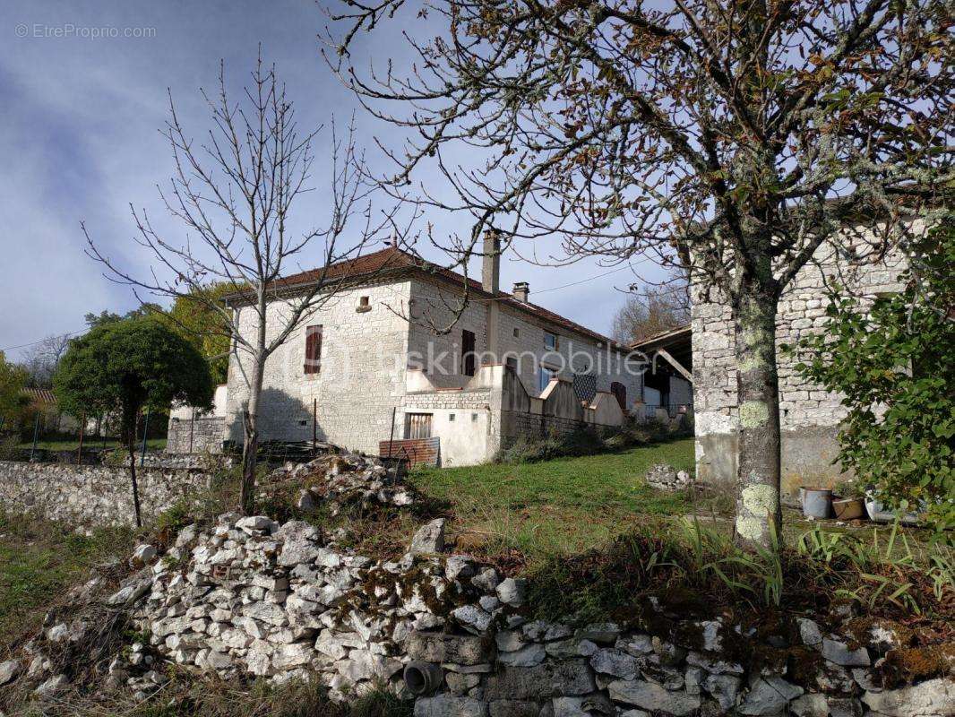 Maison à MONTAIGU-DE-QUERCY