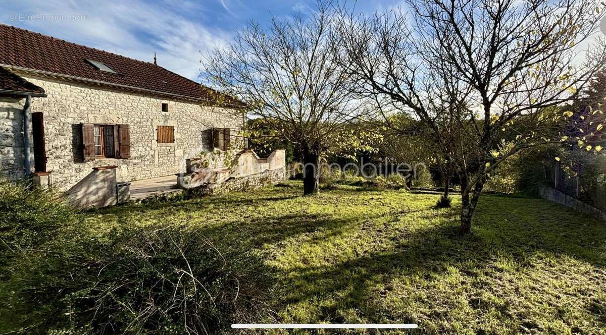 Maison à MONTAIGU-DE-QUERCY