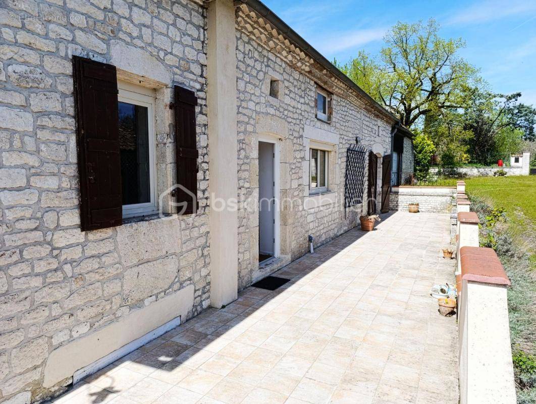 Maison à MONTAIGU-DE-QUERCY