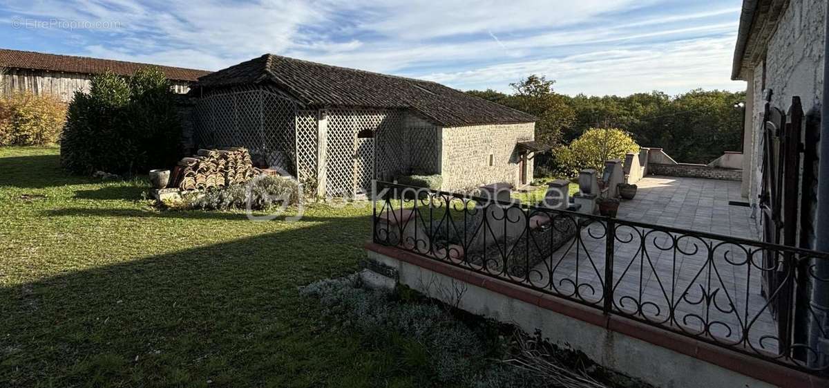 Maison à MONTAIGU-DE-QUERCY