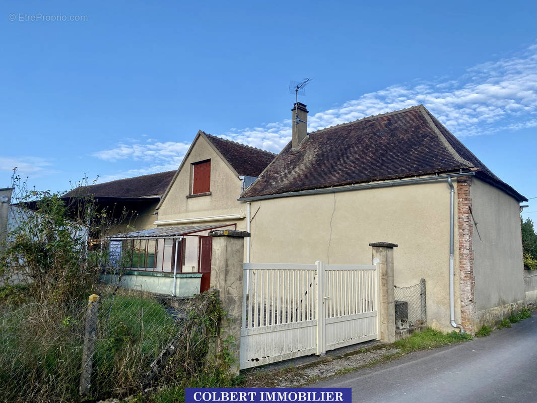 Maison à MONT-SAINT-SULPICE