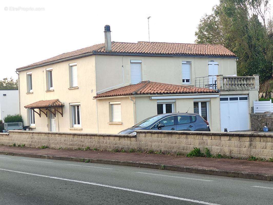 Maison à POUZAUGES