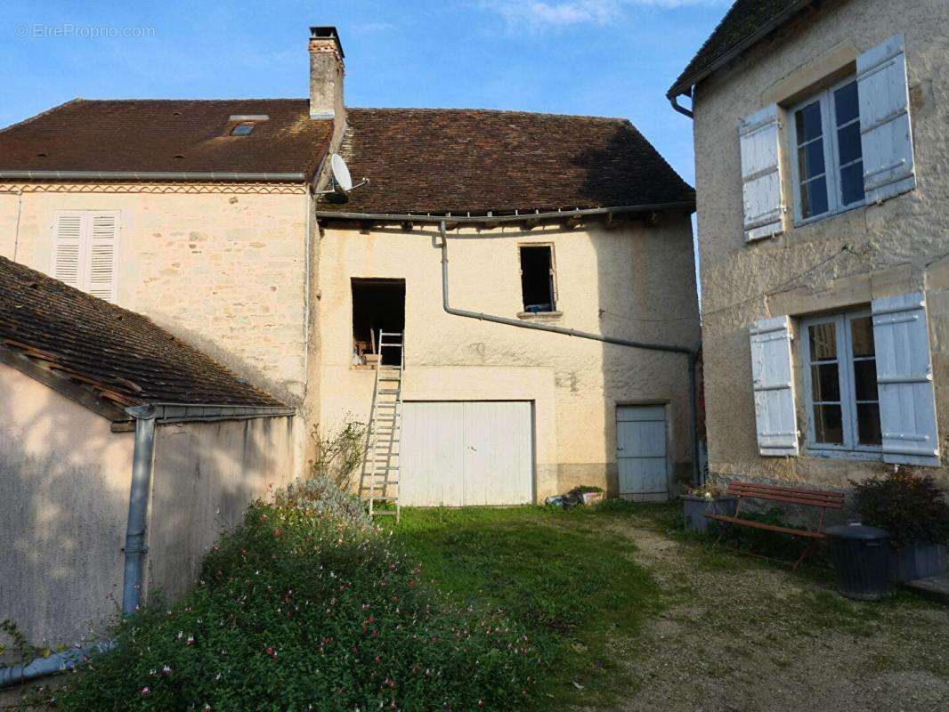 Maison à CHERVEIX-CUBAS