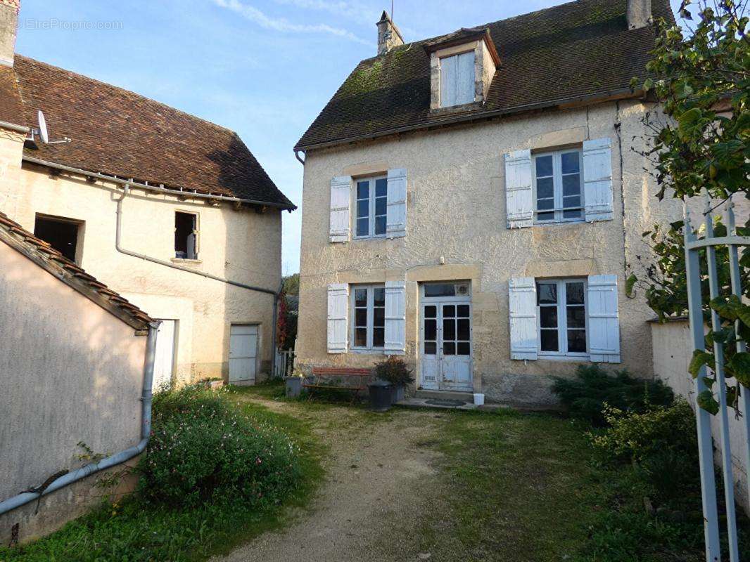 Maison à CHERVEIX-CUBAS